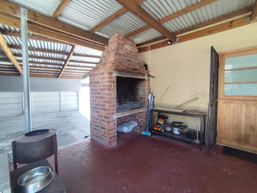 5 Bedroom Property for Sale in Athlone Western Cape